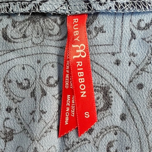 Ruby Ribbon Ruffle Wrap Blue Floral Top - Picture 11 of 13